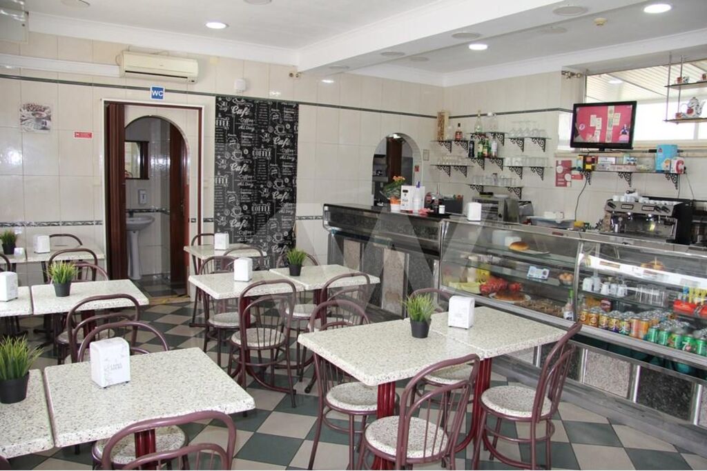 Коммерческая недвижимость 52м² в Оэйраш, Португалия № 87671