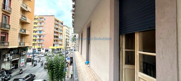 5 rooms Apartment in Naples, Italy No. 132813 3