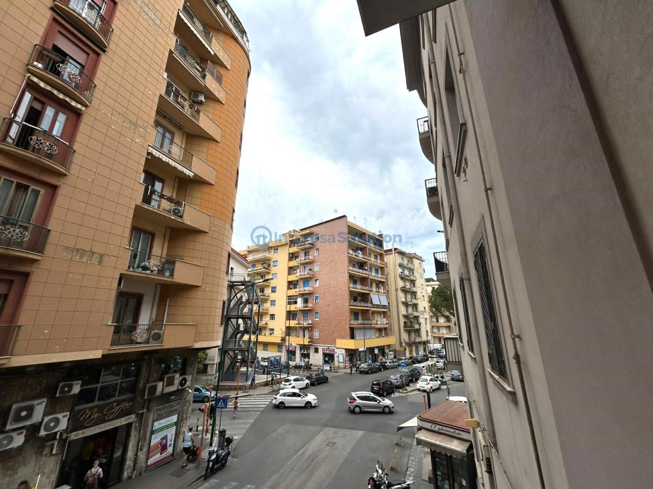 5 rooms Apartment in Naples, Italy No. 132813