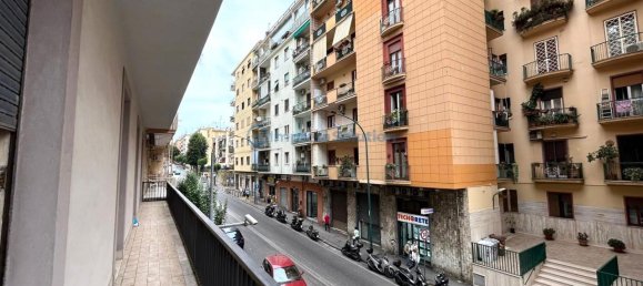 5 rooms Apartment in Naples, Italy No. 132813 2