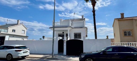 Villa de 4 dormitorios en Torrevieja, Spain No. 177113 21