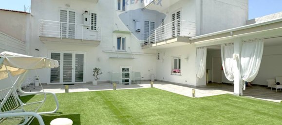 8 bedrooms House in Naples, Italy No. 310965 14