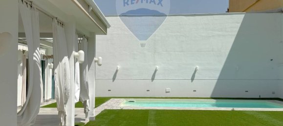 8 bedrooms House in Naples, Italy No. 310965 12