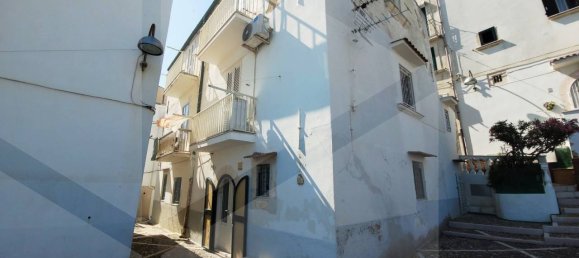 3-salle Appartement à Rodi Garganico, Italy No. 18780 2