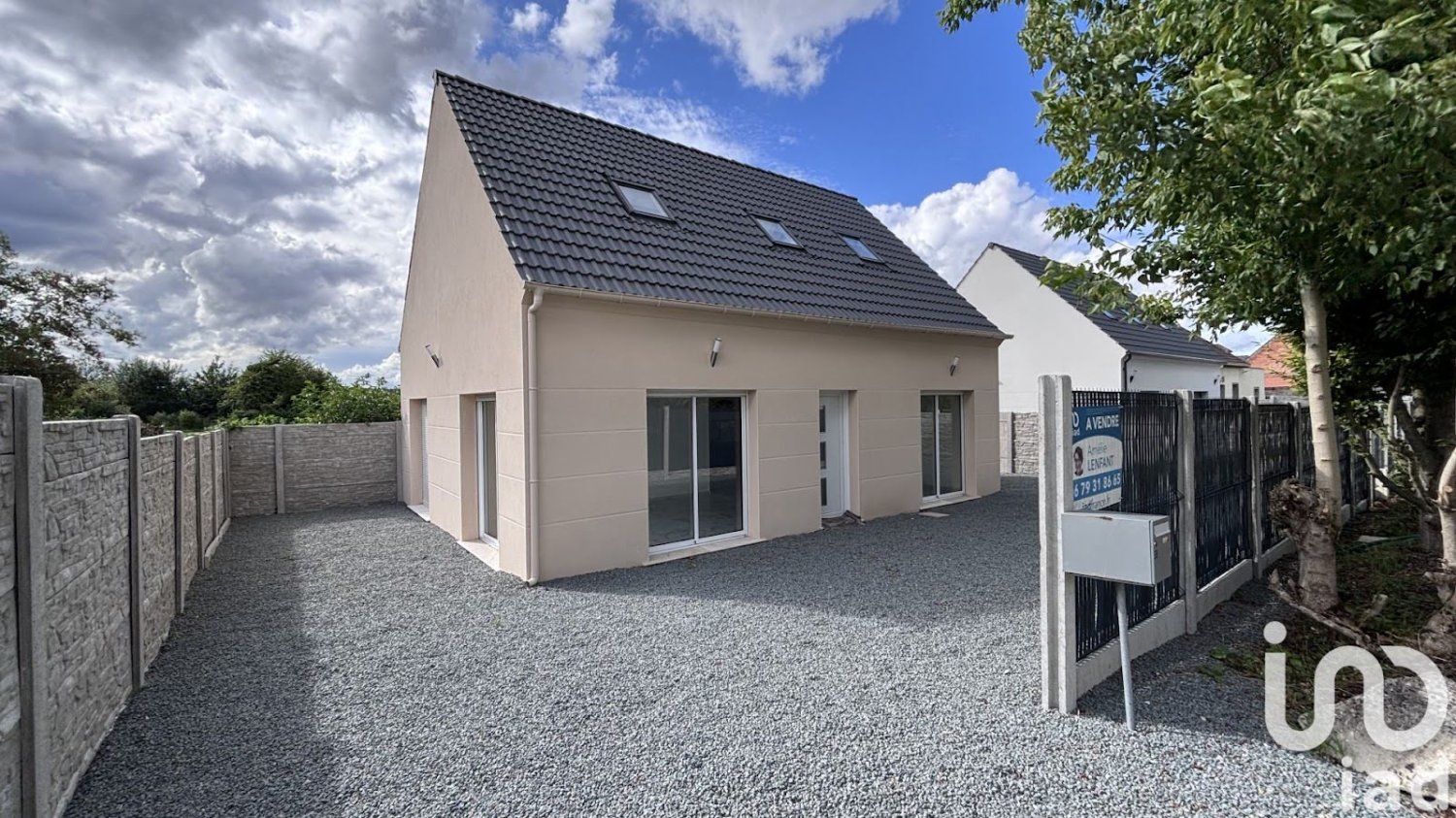 3 bedrooms House in Bresles, France No. 61230