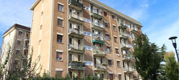 3 rooms Apartment in Novara, Italy No. 159786 9