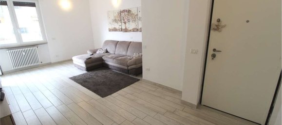 3 rooms Apartment in Novara, Italy No. 159786 2