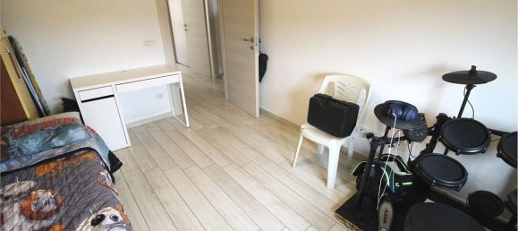 3 rooms Apartment in Novara, Italy No. 159786 7