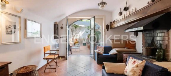 5 bedrooms House in Torre Santa Susanna, Italy No. 214057 3