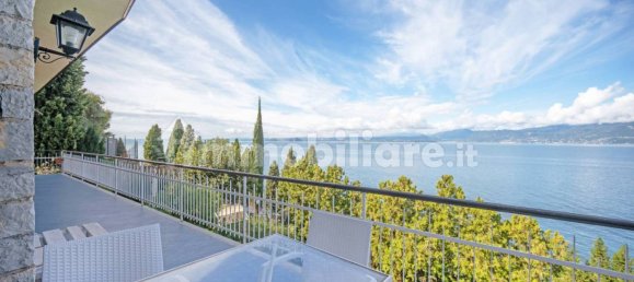 4 bedrooms Villa in Torri del Benaco, Italy No. 234554 7