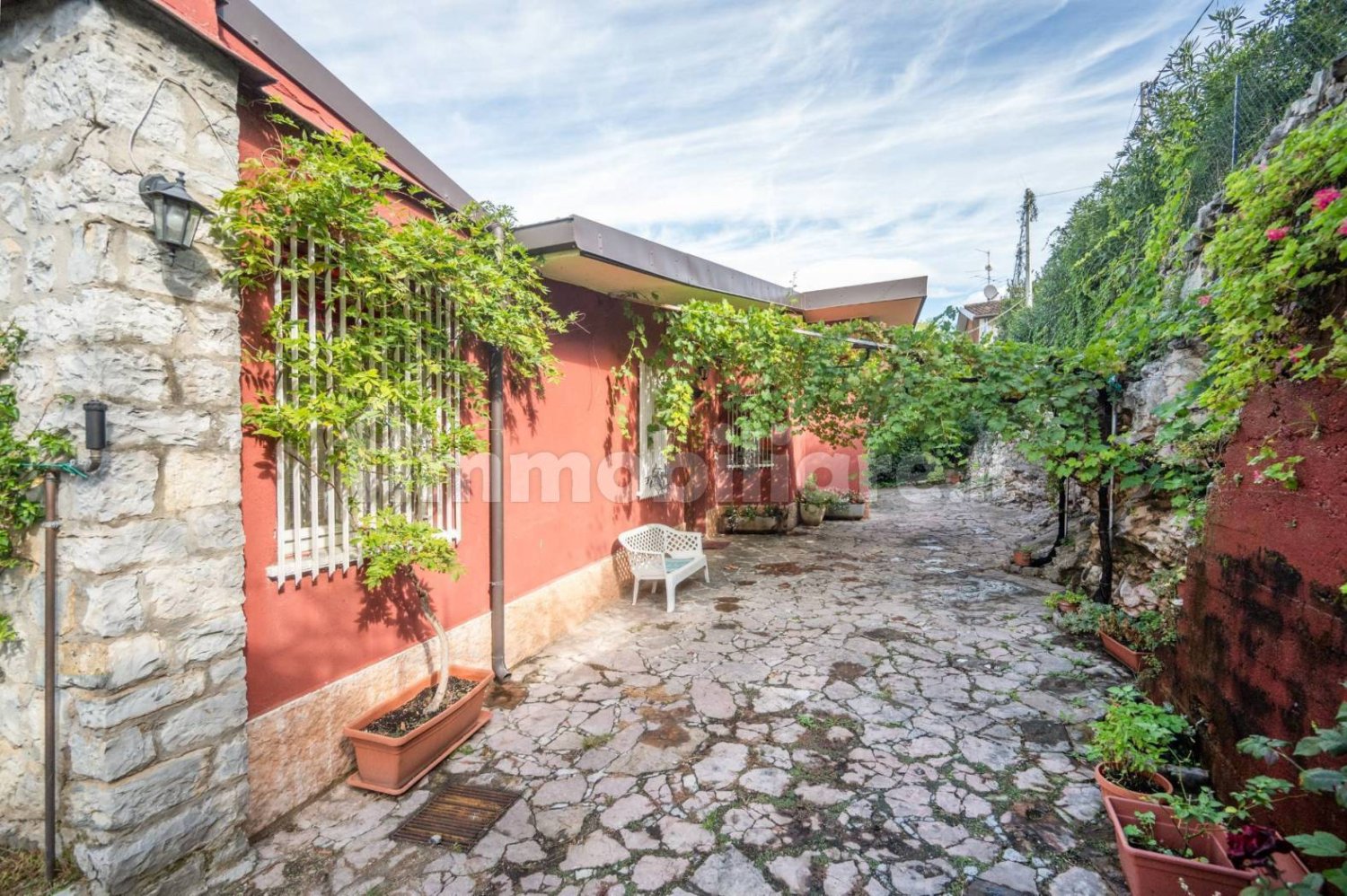 4 bedrooms Villa in Torri del Benaco, Italy No. 234554