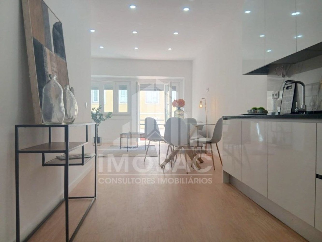 3 bedrooms Apartment in Lisbon, Portugal No. 163044