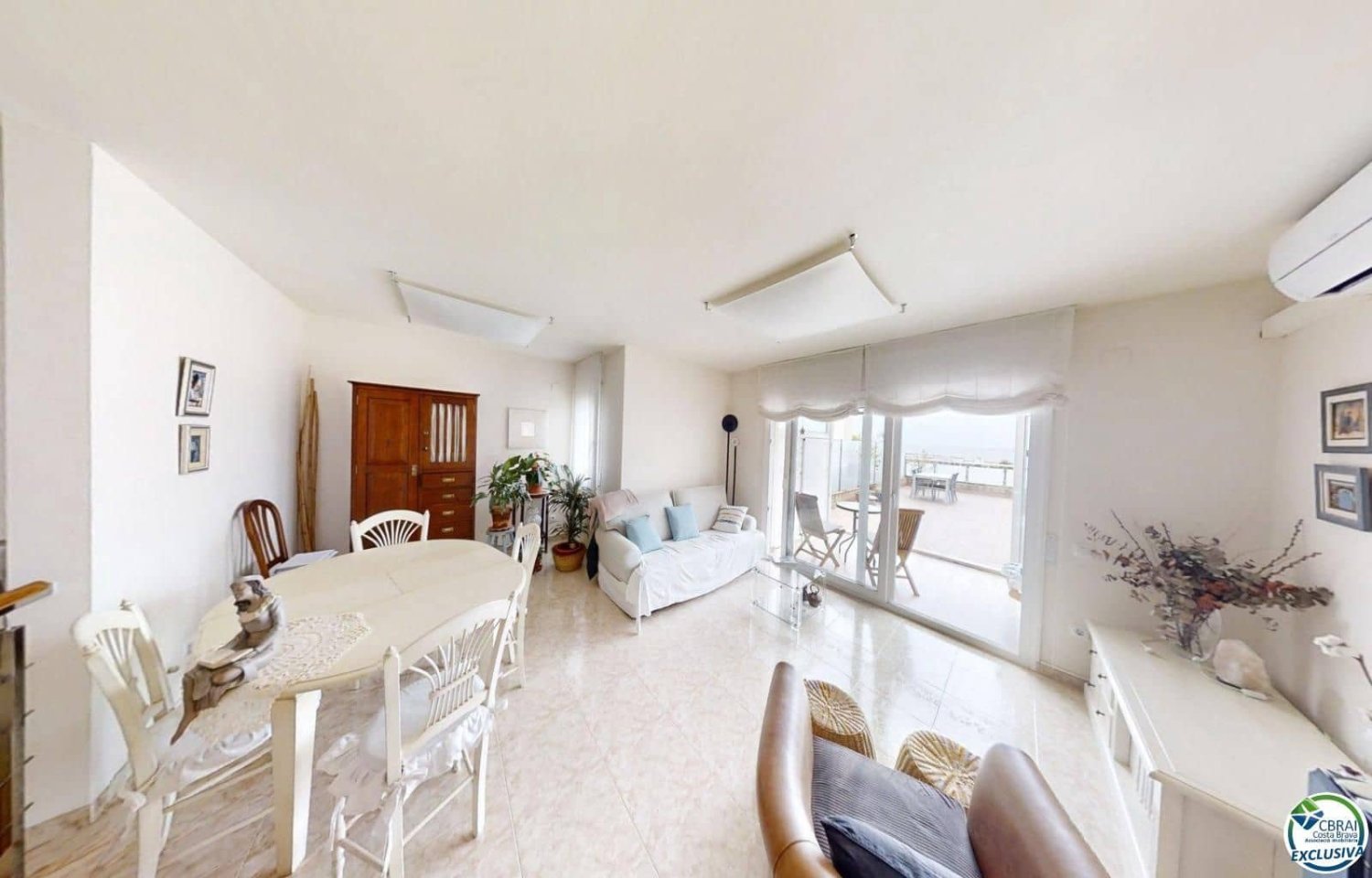 Dúplex de 3 dormitorios en Roses, Spain No. 248031