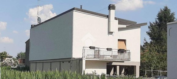 4 bedrooms Villa in Turate, Italy No. 270411 5