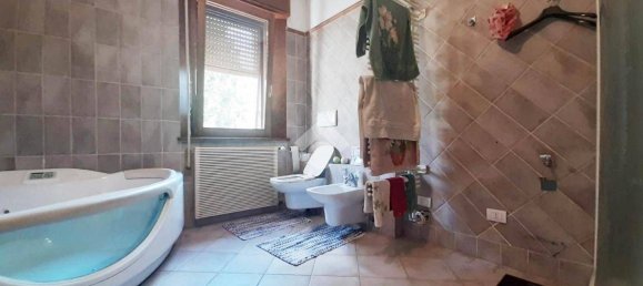 4 bedrooms Villa in Turate, Italy No. 270411 19