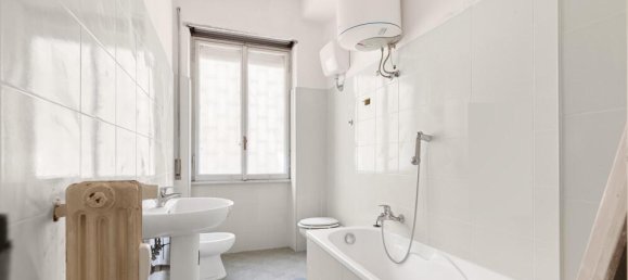 4 rooms Apartment in Rome, Italy No. 36335 3