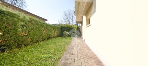 3 rooms Apartment in Reggio Emilia, Italy No. 5619 33
