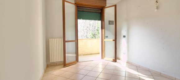 3 rooms Apartment in Reggio Emilia, Italy No. 5619 6