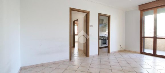 3 rooms Apartment in Reggio Emilia, Italy No. 5619 10
