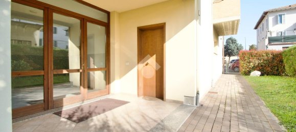3 rooms Apartment in Reggio Emilia, Italy No. 5619 2