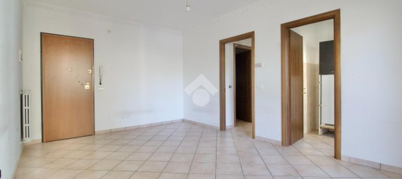 3 rooms Apartment in Reggio Emilia, Italy No. 5619 18