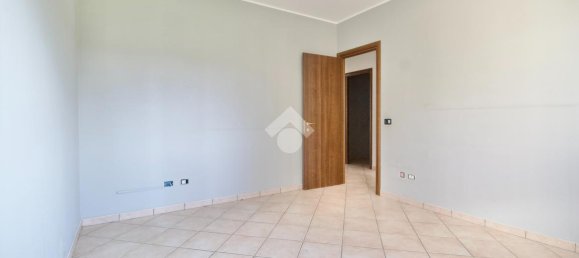 3 rooms Apartment in Reggio Emilia, Italy No. 5619 7