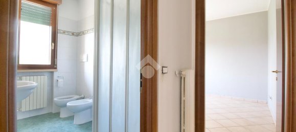 3 rooms Apartment in Reggio Emilia, Italy No. 5619 26