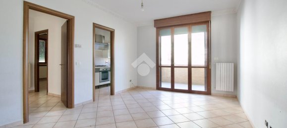 3 rooms Apartment in Reggio Emilia, Italy No. 5619 3