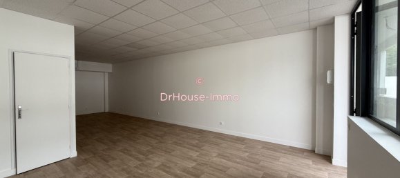 50m² Commercial property in Serris, France No. 294099 2