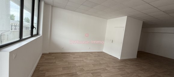 50m² Commercial property in Serris, France No. 294099 6