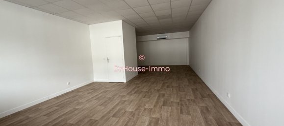 50m² Commercial property in Serris, France No. 294099 3