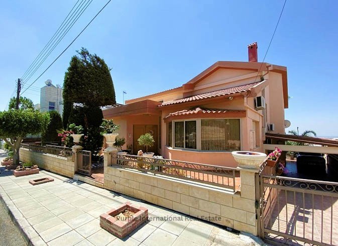 6 bedrooms Villa in Limassol, Cyprus No. 22530