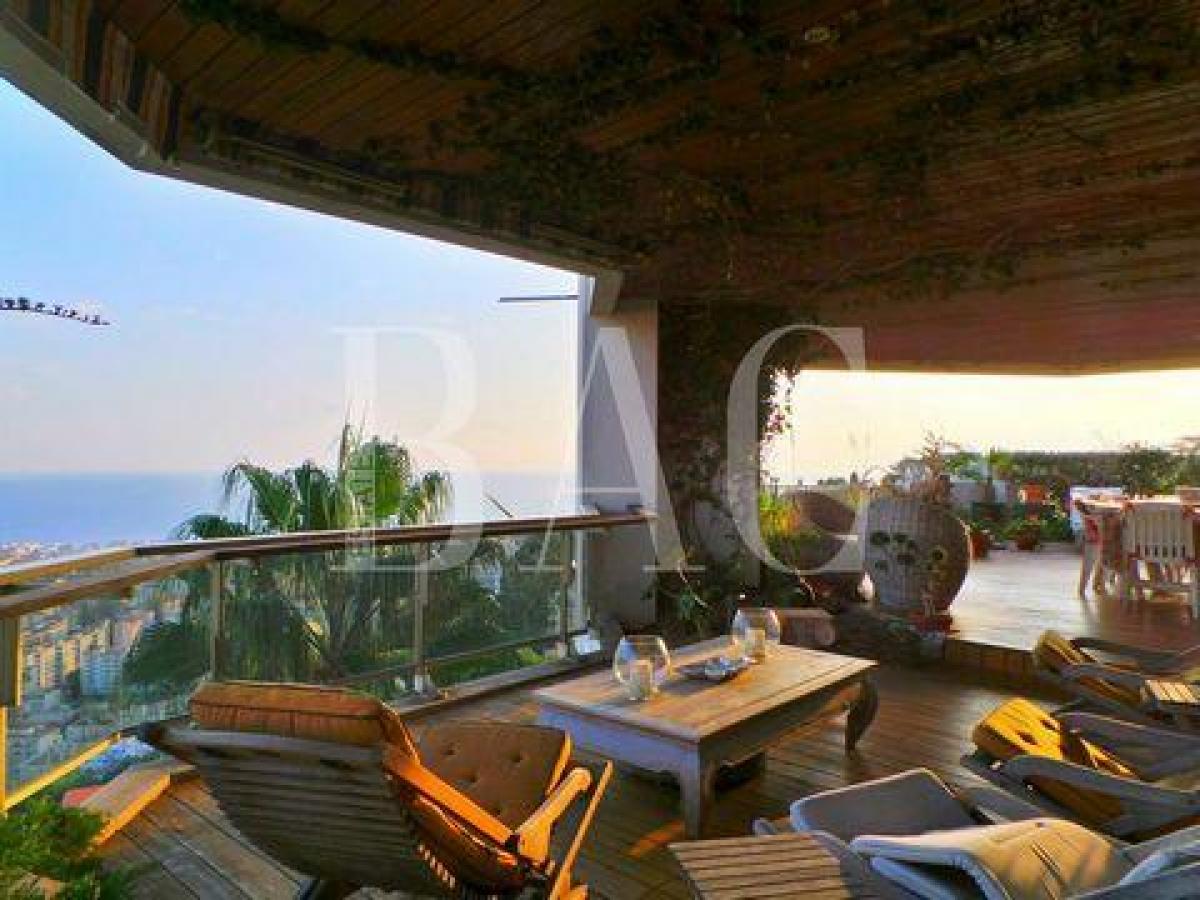 3 bedrooms Condo in Nice, France No. 12779