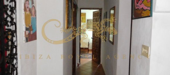 5 bedrooms Villa in San Antonio De Portmany, Spain No. 901 11