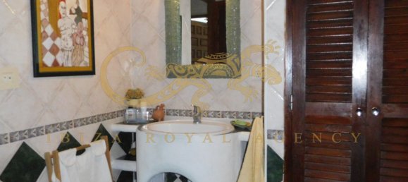 5 bedrooms Villa in San Antonio De Portmany, Spain No. 901 12