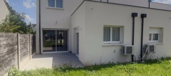 Casa de 4 dormitorios en Beaugency, France No. 275921 2