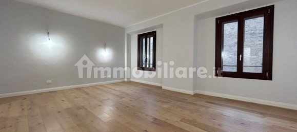 4 bedrooms Apartment in Piacenza, Italy No. 109187 8