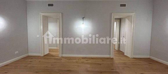 4 bedrooms Apartment in Piacenza, Italy No. 109187 7