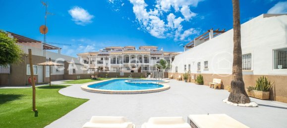 2 bedrooms House in Alicante, Spain No. 185576 2