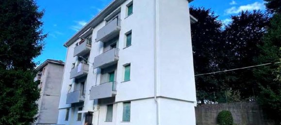 4 rooms Apartment in Como, Italy No. 6206 2