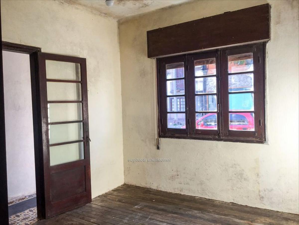 3 bedrooms House in Montevideo, Uruguay No. 9464