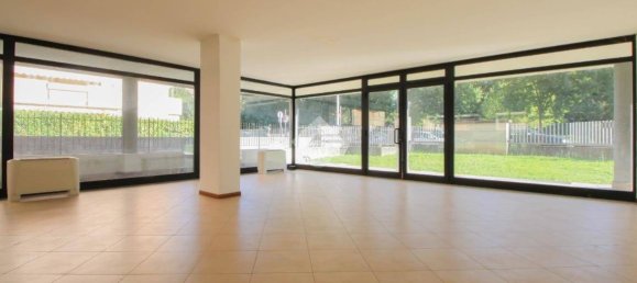 Коммерческая недвижимость 105м² в Курно, Италия № 377129 13