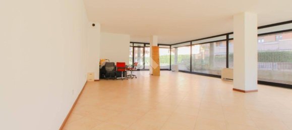 Коммерческая недвижимость 105м² в Курно, Италия № 377129 4