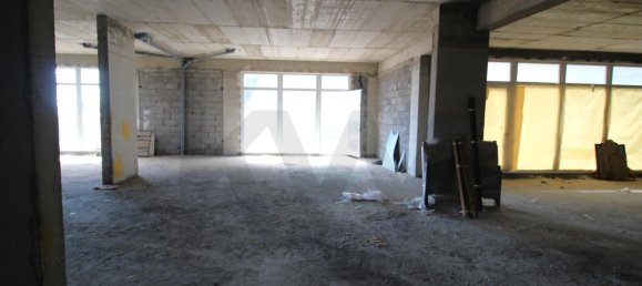 700m² Commercial property in Canico, Portugal No. 216954 20