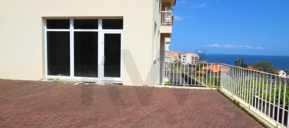 700m² Commercial property in Canico, Portugal No. 216954 3