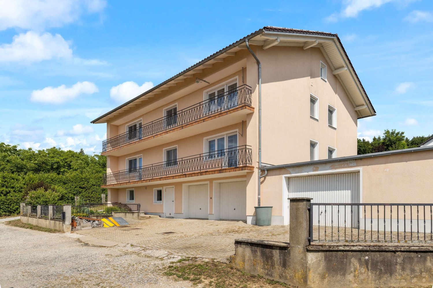 Adosado de 9 dormitorios en Dingolfing-Landau, Germany No. 141206