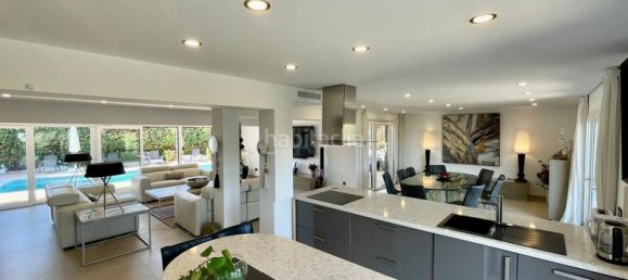 8 bedrooms Villa in Marbella, Spain No. 117820 5