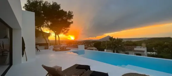 Villa de 4 dormitorios en Alicante, Spain No. 70806 2