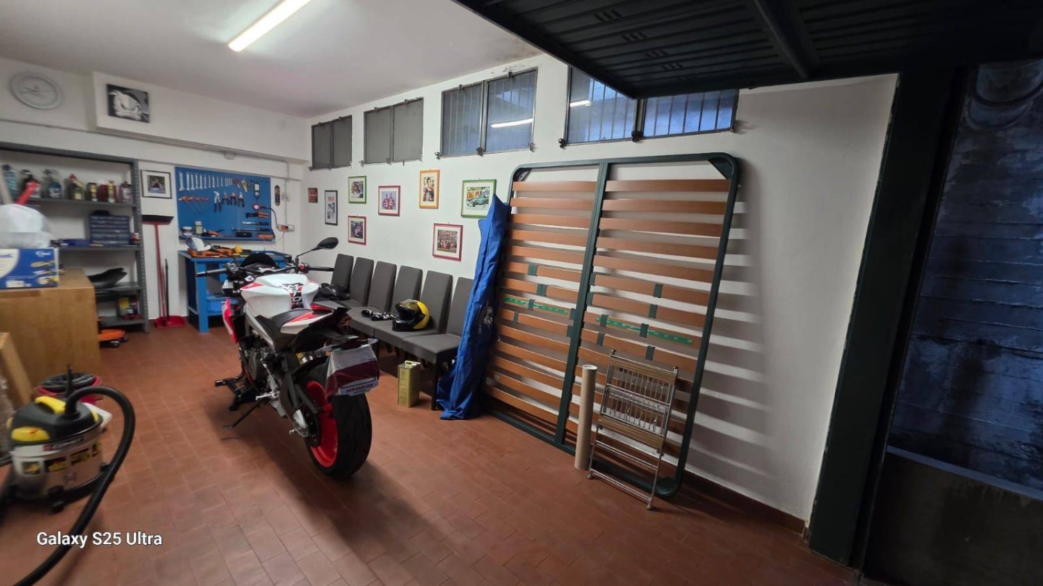 18m² Garage in Modena, Italy No. 332980