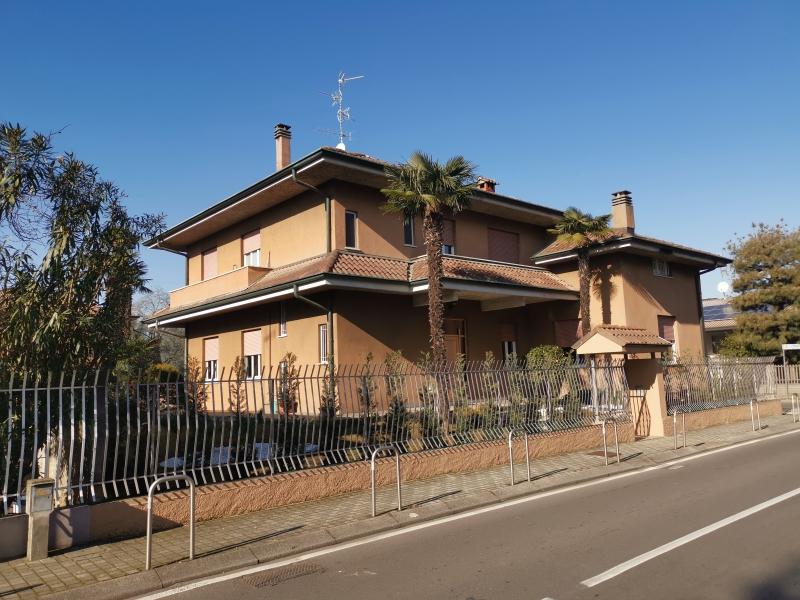 Villa de 6 habitaciónes en Cesano Maderno, Italy No. 237756